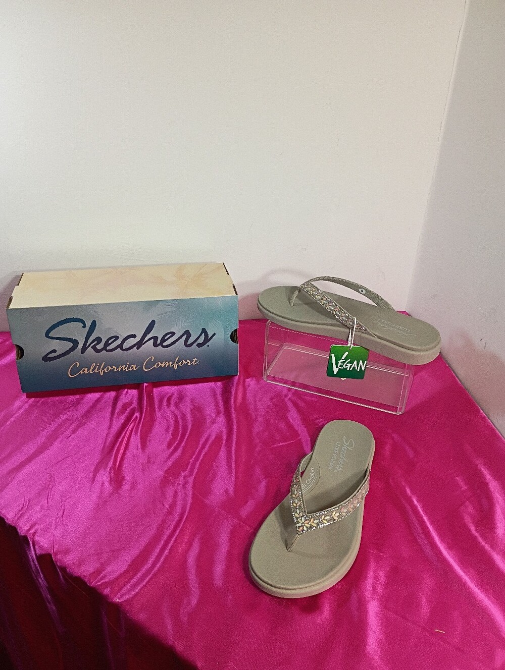Skechers Women's Size 8 Meditation - Classic Romance Taupe Sandals 163661 NWT.